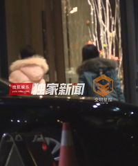 独家:大力发狗粮!李小璐探班贾乃亮同回酒店