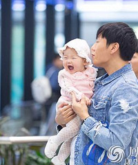 "王力宏帮女儿换尿布 秦昊可以跟他们学当新手奶爸"