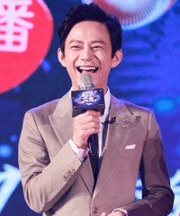 何炅的笑总是这么“放荡不羁”