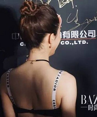 酥胸长腿有啥好看的?赵丽颖的“天使骨”背杀才高级!