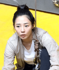 白百何“出轨门”前玩攀岩春光乍泄