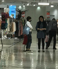 马伊琍和婆婆逛街 有说有笑关系好(图)
