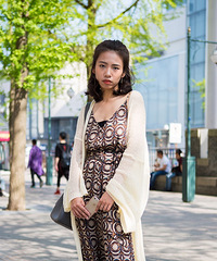 妹力街拍第2期|初夏出街LOOK,条纹衬衫、格子裤和复古碎花