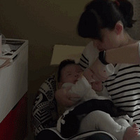 "41岁冒险生2胎,被老公宠上天,连喂奶和家务都不会的她凭什么"
