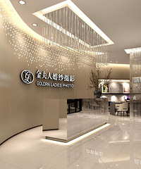 "杭州金夫人婚纱摄影欺诈消费者,协商无果只能退款曝光维权。"