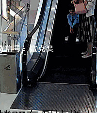 �ܺ��������� ͻȻ���½�����ť ���������СŮ��ˤ��