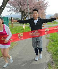 佟大为跑5公里大呼很轻松 夏雨坚持带病跑步