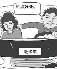 女子学车遇咸猪手 邮币通教练说摸了下就放开了!