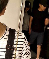赵又廷高圆圆一起看电影 两人拉手共吃爆米花超甜蜜