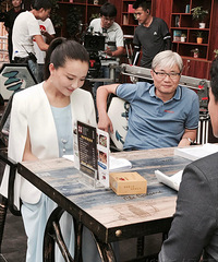"孙茜产后复工气色红润 网友:看不出刚生宝宝"