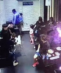 Ů����������˼��� ��İ����������һ�٣�