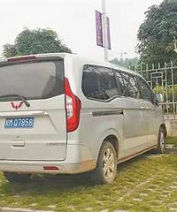 男童被遗忘在校车内死亡 临死前或用头撞车