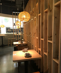 师哥开了家诗歌餐厅,人特局气,炖锅很入味