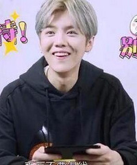 鹿晗沉迷游戏无法自拔 称自己是被杨幂带的