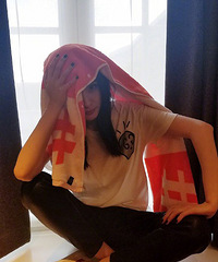 这也行!杨幂一条毯子玩儿花样 比V卖萌好可爱