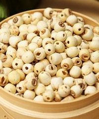 "银耳莲子汤的功效与作用"