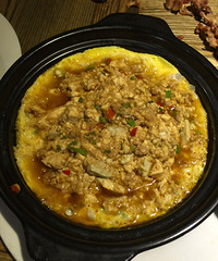 这家店生意超级好 虽然卖相不好看但是味道很赞