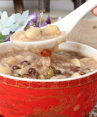 "莲子猪肚汤有治胃病的功效,教大家一个做法"