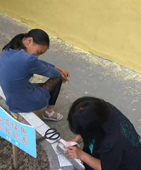 ��ʦ�׵�Ϊѧ����Ь����Ƭ�������磡