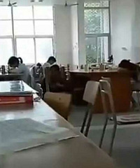 Ů��ſ������˯�ţ��������Ӿ�Ȼ������������£�������Ŀ