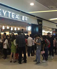 喜茶雇300人排假队?