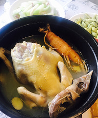 "之前一直买同事家的土鸡蛋吃,因为天热,鸡"