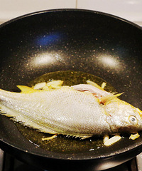 "【祺宝家厨】端午前后是大黄花的食用时期——红烧黄鱼"