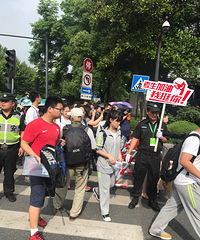 班主任挺大肚子助考