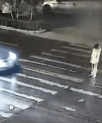 Ů�Ӱ����߱����⳵ײ������ͼ������SUV������ѹ��