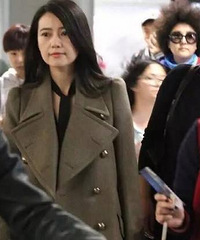 高圆圆机场无PS照曝光 网友:像是怀孕了(图)
