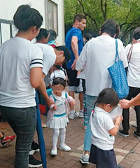 父爱满满!杨幂太忙刘恺威当爸又当妈 亲自接女儿放学