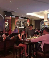"听说在这家美式餐厅能偶遇谢童这样的摇滚小哥哥?猜猜杭州元素的