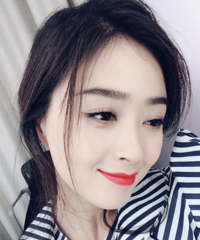 蒋欣PO侧脸微笑照 “自问自答”引来网友调侃