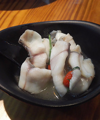 酸菜鱼吃完鱼片后舍不得浪费汤?不如就用鱼汤来涮火锅吧