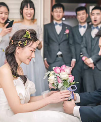 18岁遇见他,28岁嫁给他。十年,我们结婚了