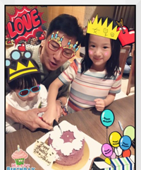 吴尊晒出父亲生日照 幸福之情溢于言表
