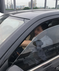 刮擦我的车就拉油门跑 这奇葩开车就是害人