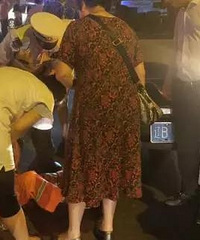 大连男子当众侮辱环卫工:你是垃圾 信不信我撞死你
