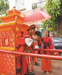 骑马抬轿迎新娘 客家传统婚礼好有范!