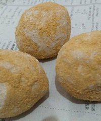 据说这样做出来的叫变蛋 和松花蛋还不一样