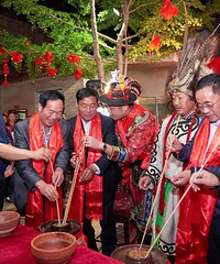 烤全羊,喝咂酒!羌族妹子穿上手作服饰嫁人啦...