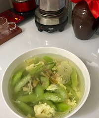 大暴雨,下午就躲在家里,烧个晚餐犒劳爷俩