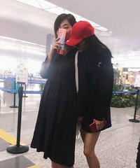 杨幂久违晒自拍手托下巴妩媚 大眼水汪汪超动人