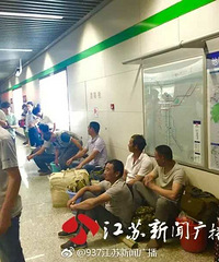 ũ���ڵ���վ�׵���Сʱ ֻ�µ����ϰ������