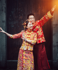 桃之夭夭,灼灼其华。之子于归,宜其室家