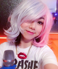 戴假发化身二次元少女