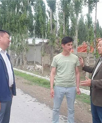 真的有白马王子耶!这场马背上的婚礼惊艳所有人