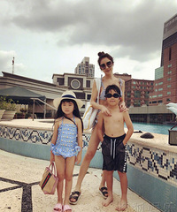 曹格妻子比基尼秀长腿 grace变瘦甩掉婴儿肥
