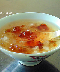 夏日,这一碗【桃胶雪燕雪莲子糖水】既美味也养人