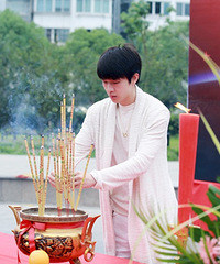 网剧《非常Y星人》开机 制作班底豪华强势